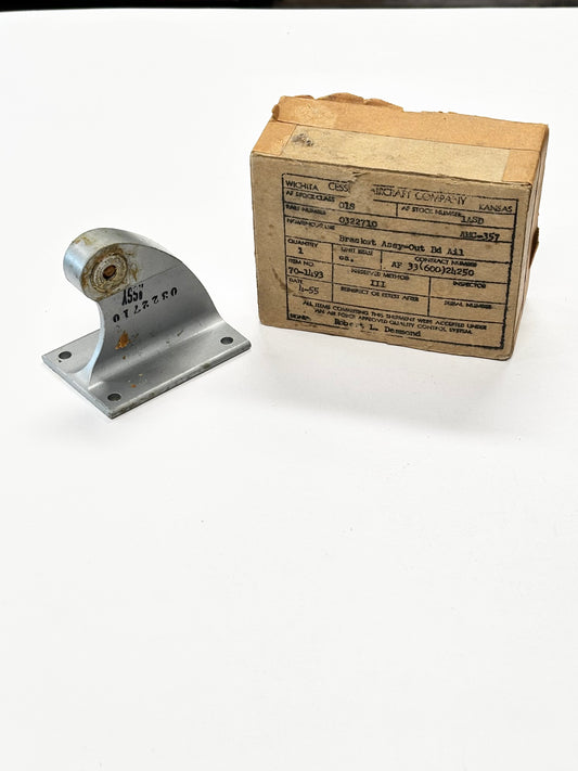0322710 BRACKET ASSY, OUTBOARD AILERON HINGE L.H.