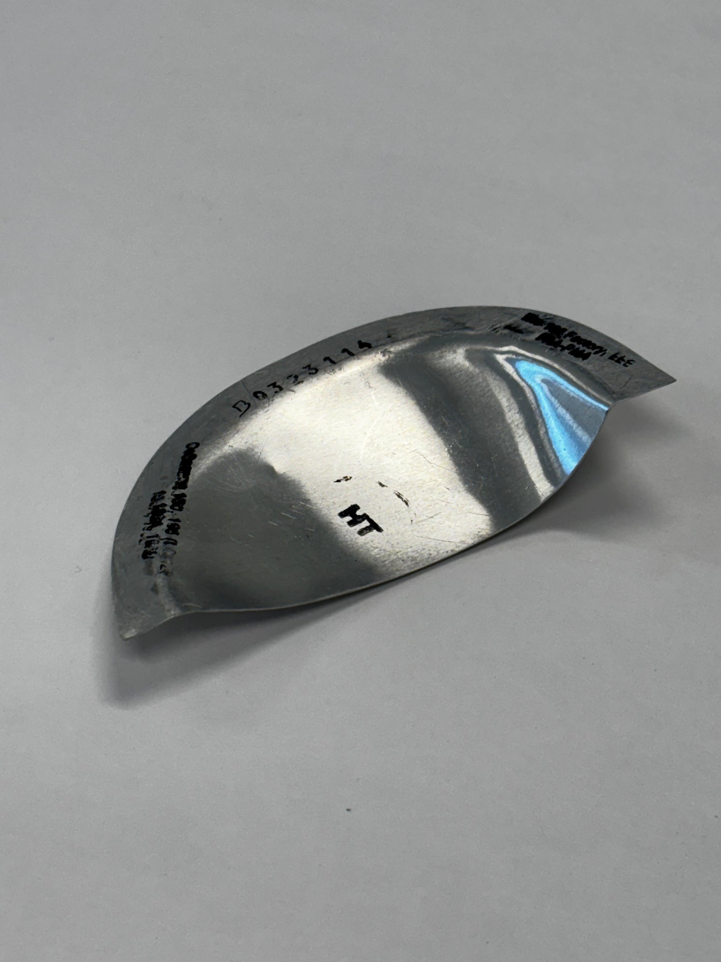 0323114-1 PLATE - WING TIP NAVIGATION LIGHT COVER (LOWER)