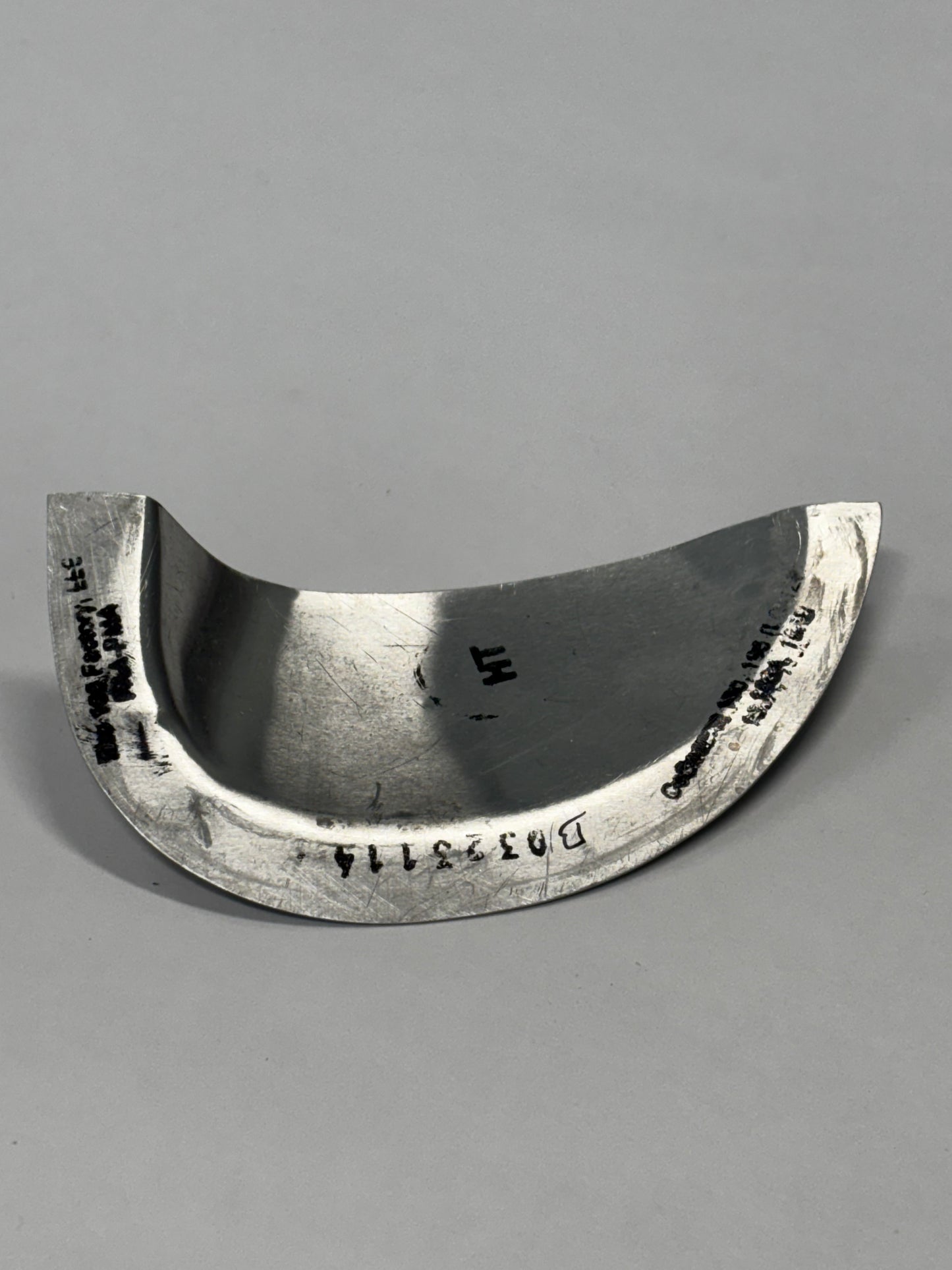 0323114-1 PLATE - WING TIP NAVIGATION LIGHT COVER (LOWER)