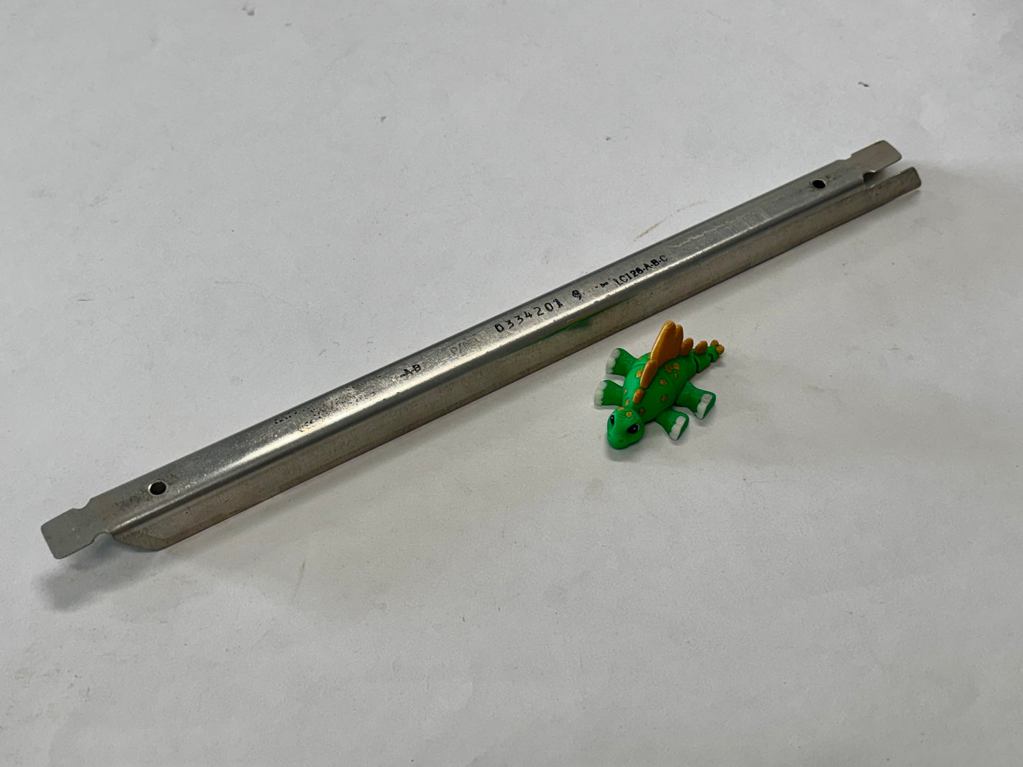 0334201-9 RIB - ELEVATOR CANTED OUTBOARD